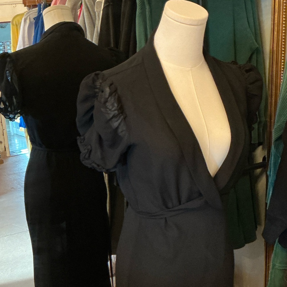 Rumored Elegant Black Dress with Puff Sleeves
